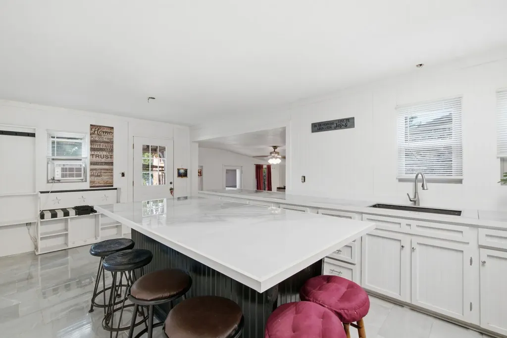 324 W Ross Avenue De Leon TX 76444