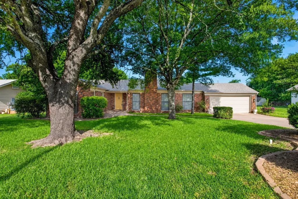 202 S Tower Street Weatherford TX 76086