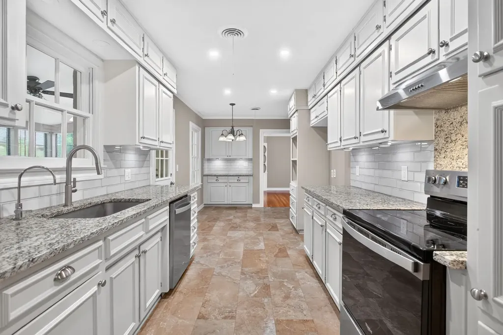 202 S Tower Street Weatherford TX 76086