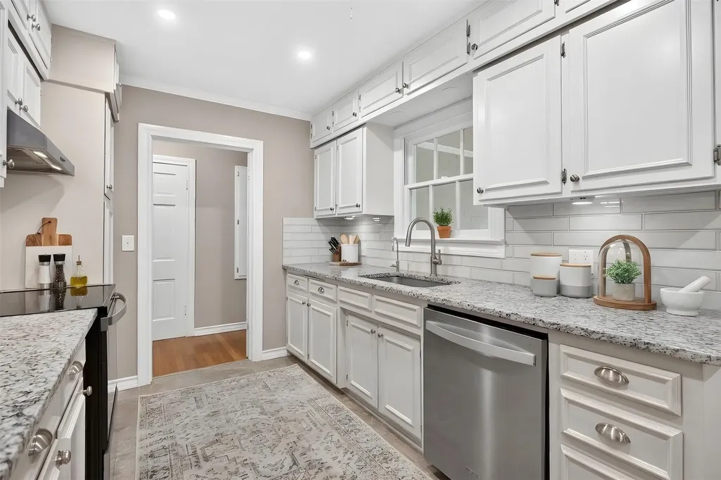 202 S Tower Street Weatherford TX 76086