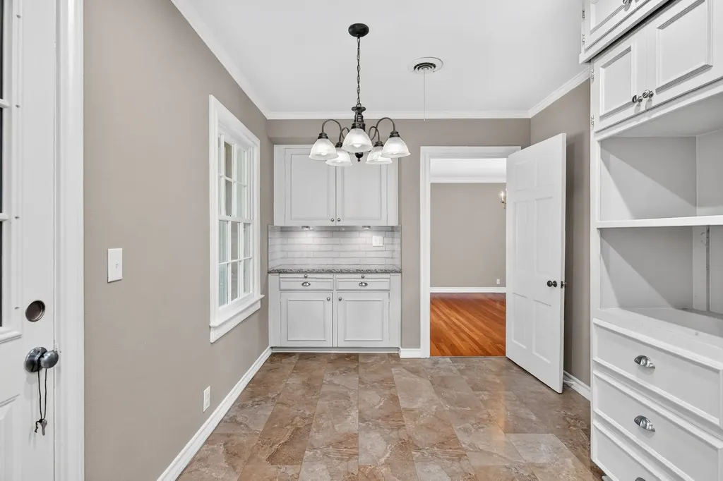 202 S Tower Street Weatherford TX 76086