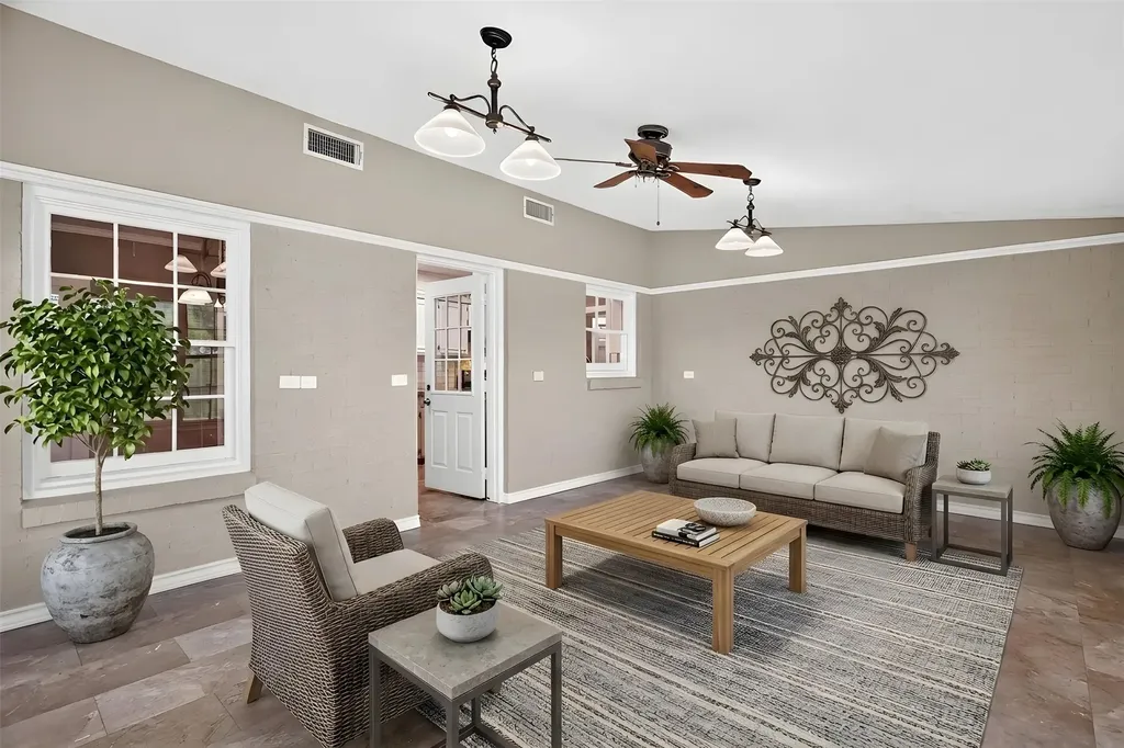 202 S Tower Street Weatherford TX 76086