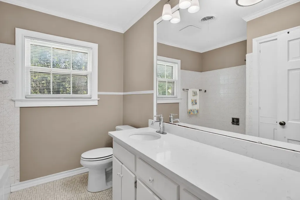 202 S Tower Street Weatherford TX 76086