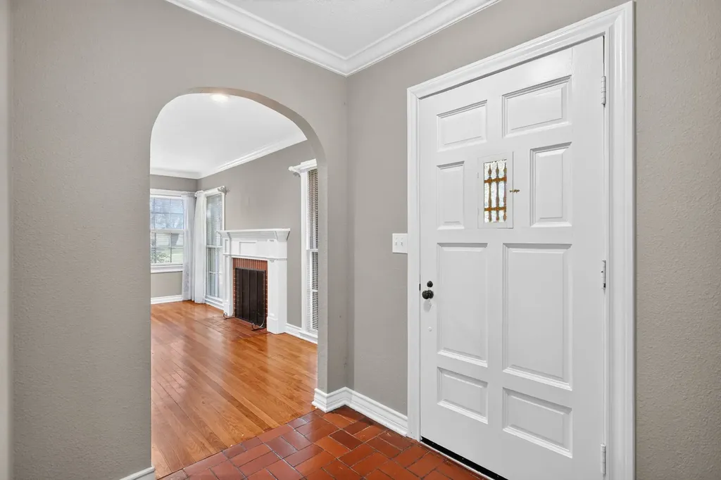 202 S Tower Street Weatherford TX 76086