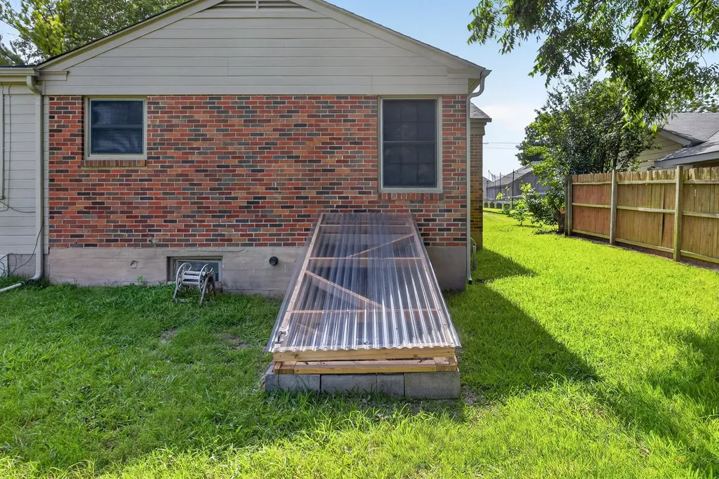 202 S Tower Street Weatherford TX 76086
