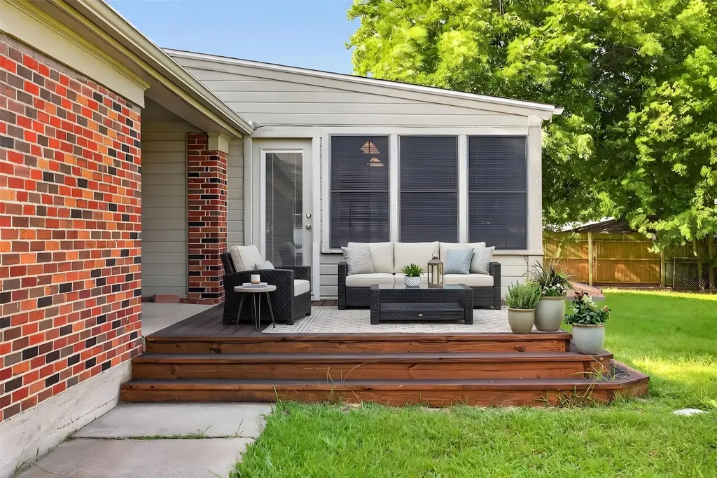202 S Tower Street Weatherford TX 76086