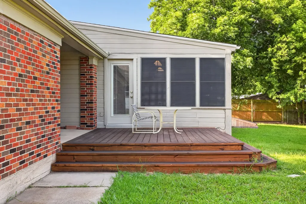 202 S Tower Street Weatherford TX 76086
