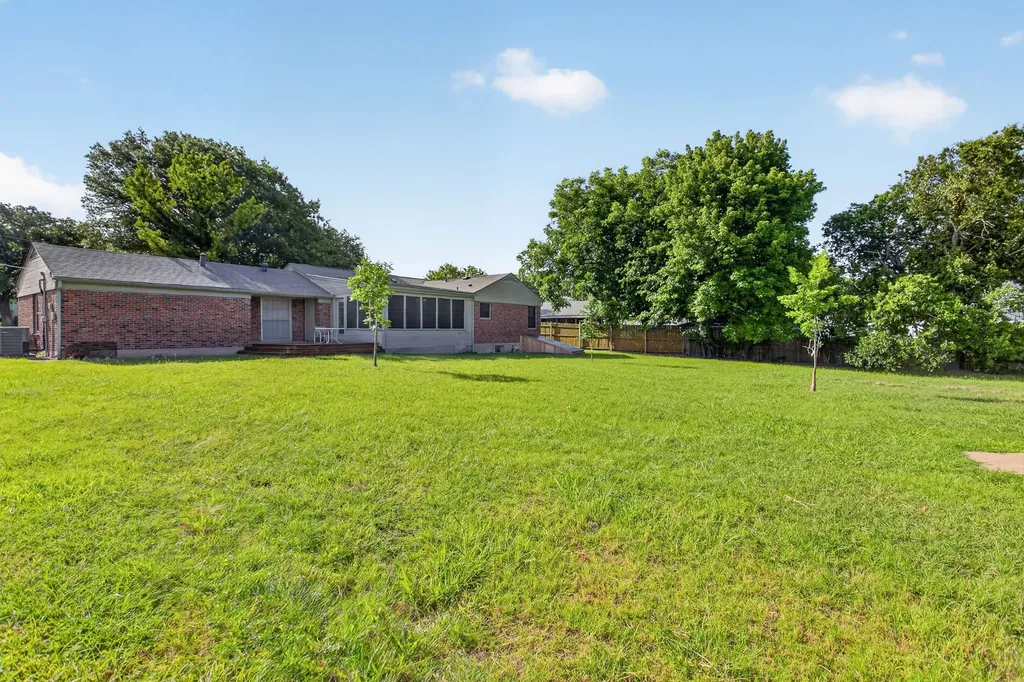 202 S Tower Street Weatherford TX 76086