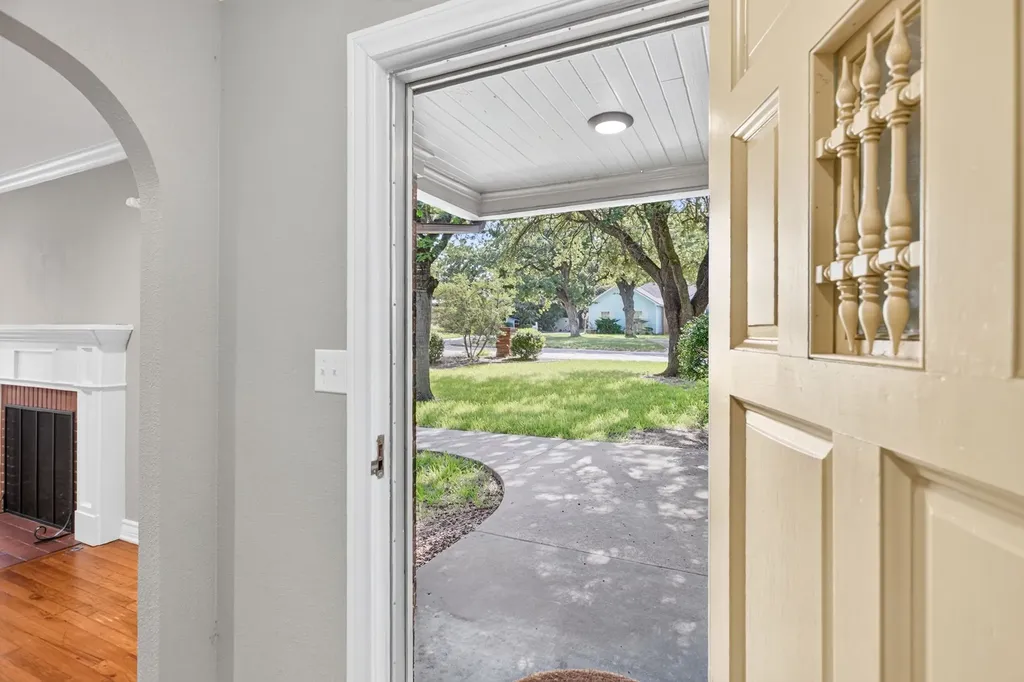 202 S Tower Street Weatherford TX 76086