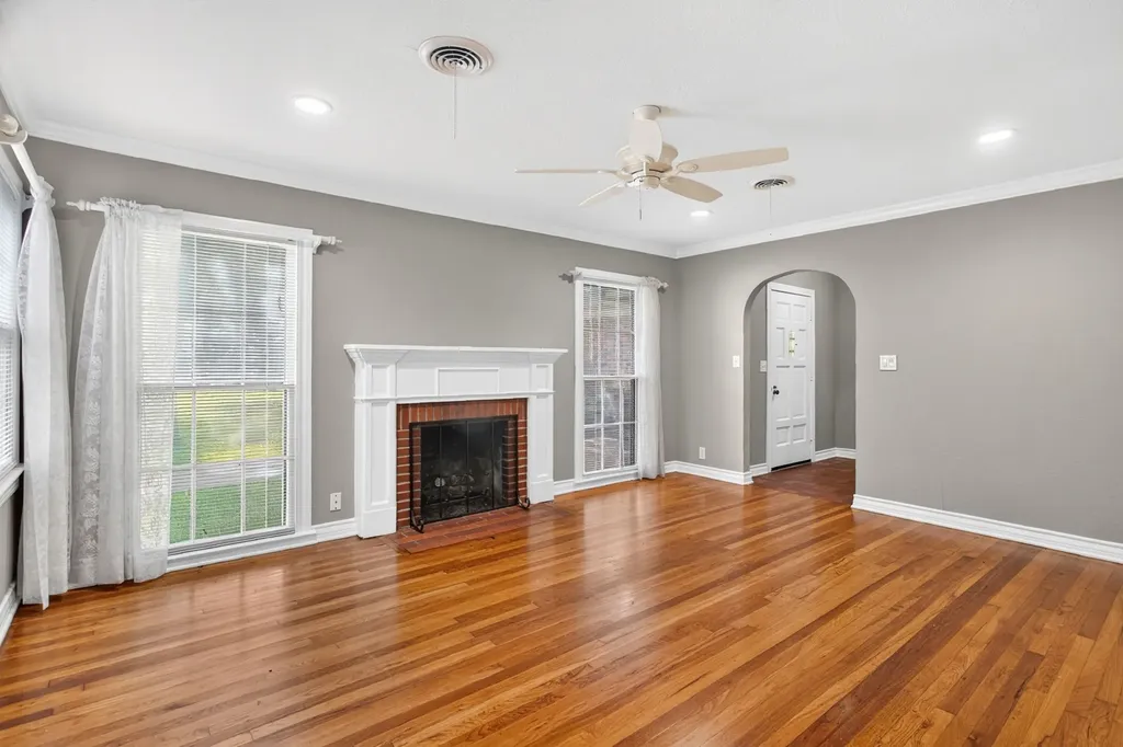 202 S Tower Street Weatherford TX 76086