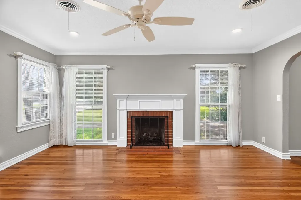 202 S Tower Street Weatherford TX 76086