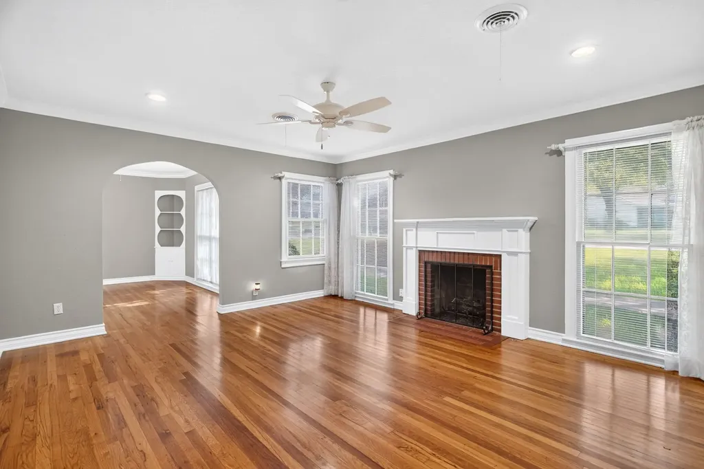 202 S Tower Street Weatherford TX 76086