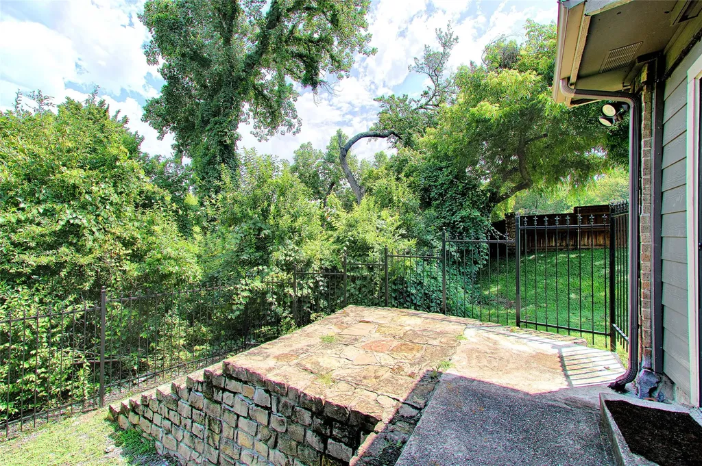 15889 Preston Road Dallas TX 75248