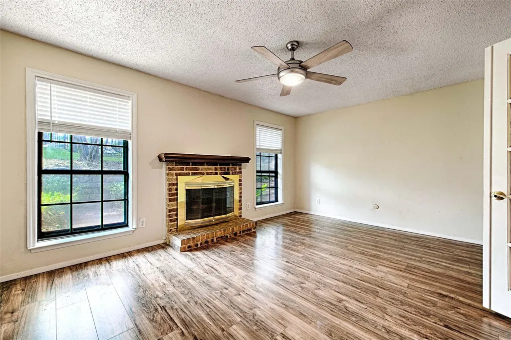 15889 Preston Road Dallas TX 75248