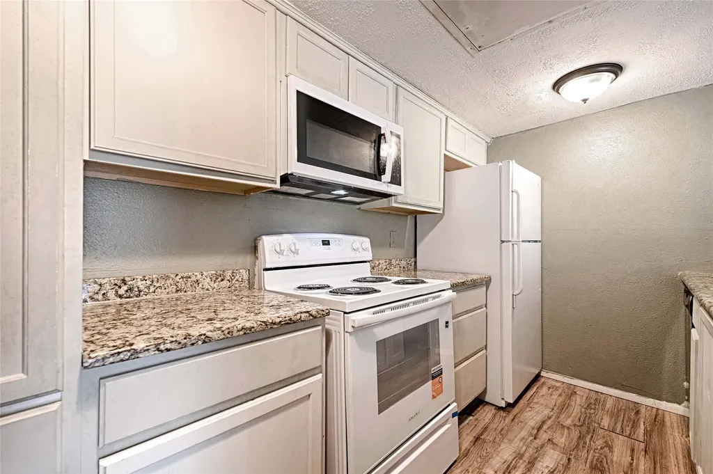 15889 Preston Road Dallas TX 75248