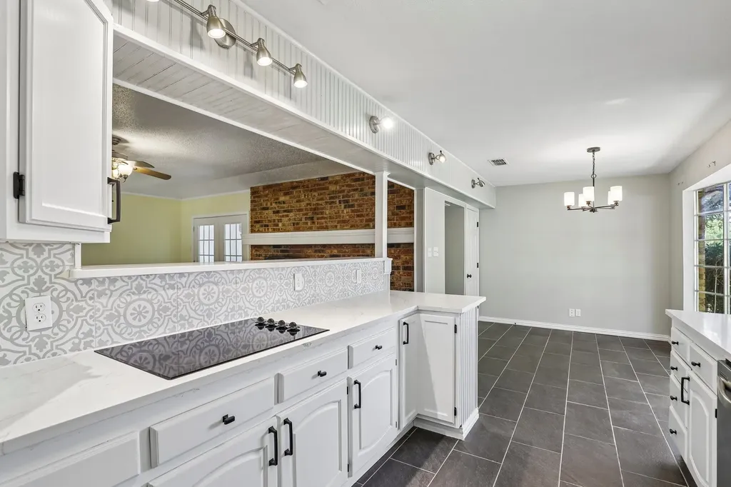 1600 S Timber Court Benbrook TX 76126