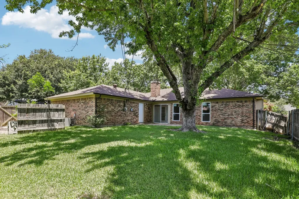 1600 S Timber Court Benbrook TX 76126