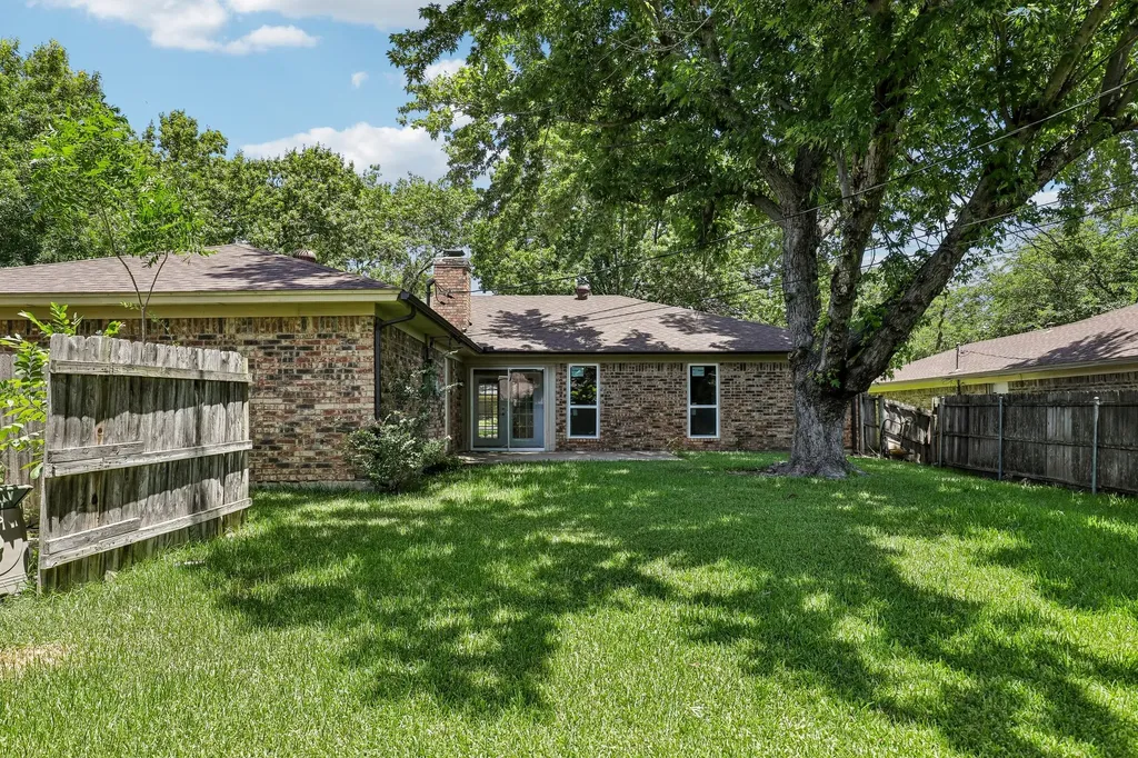 1600 S Timber Court Benbrook TX 76126