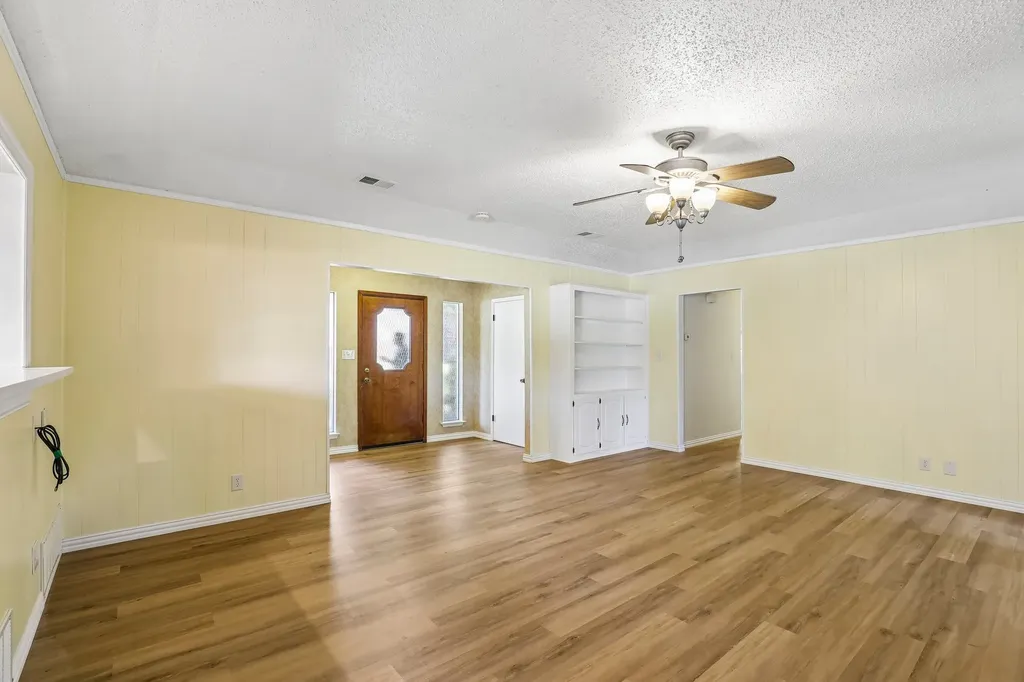 1600 S Timber Court Benbrook TX 76126