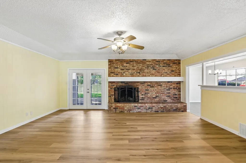 1600 S Timber Court Benbrook TX 76126