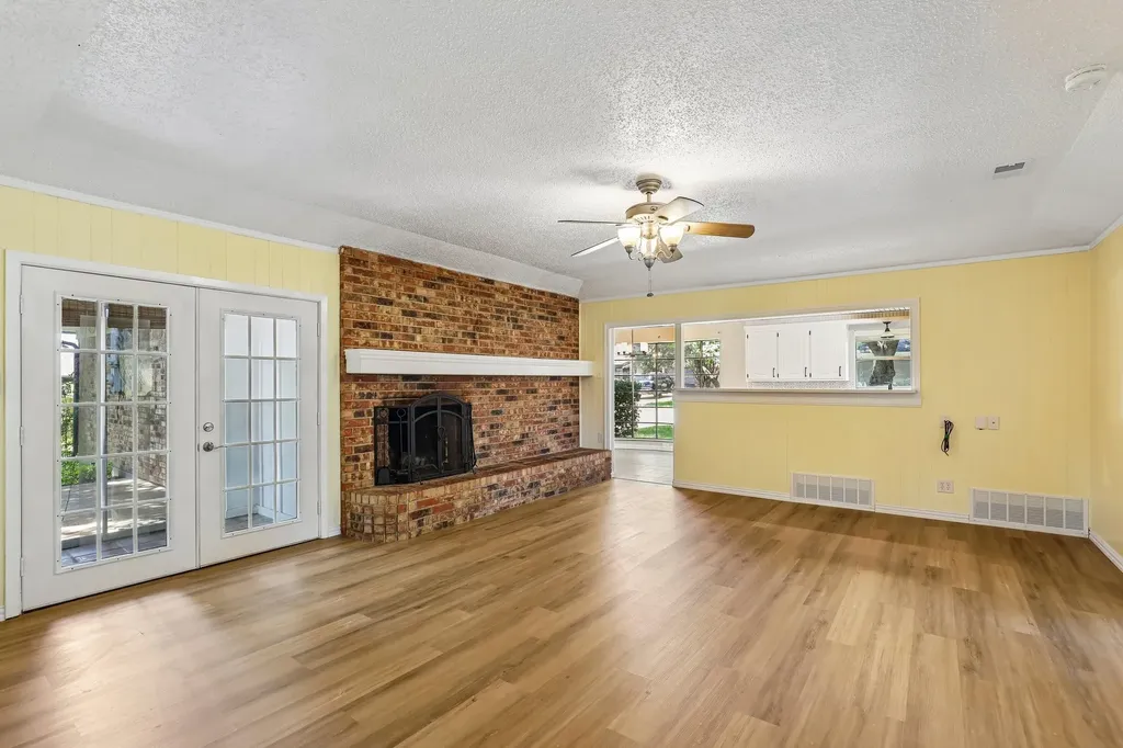 1600 S Timber Court Benbrook TX 76126