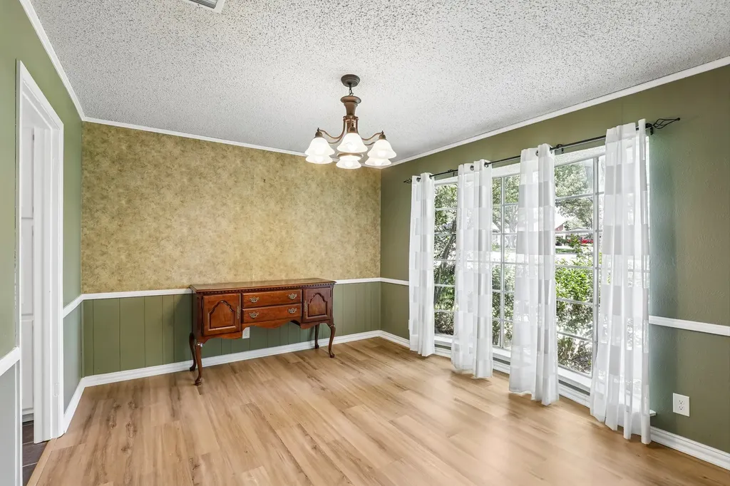 1600 S Timber Court Benbrook TX 76126