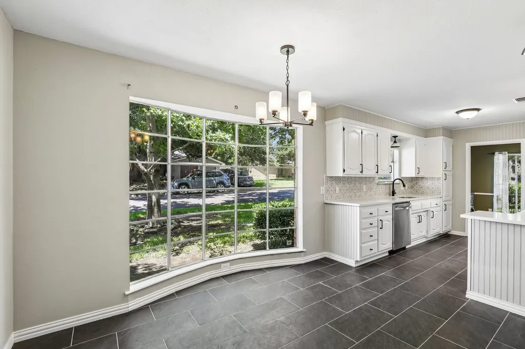 1600 S Timber Court Benbrook TX 76126