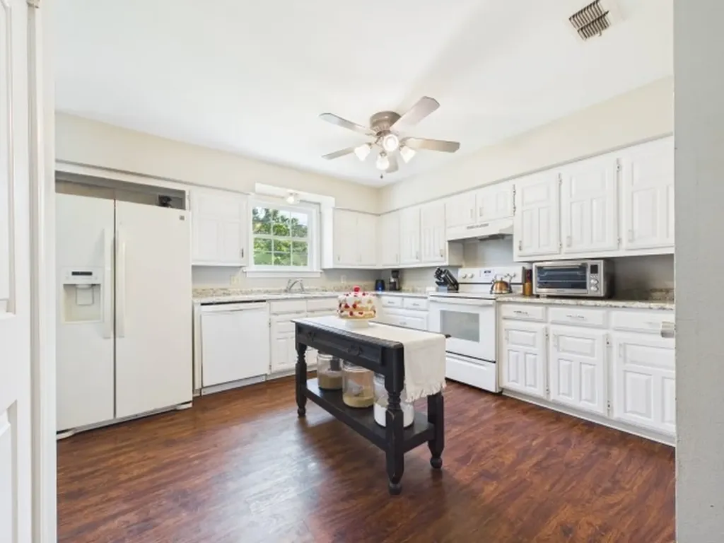 7574 St Highway 64 Ben Wheeler TX 75754