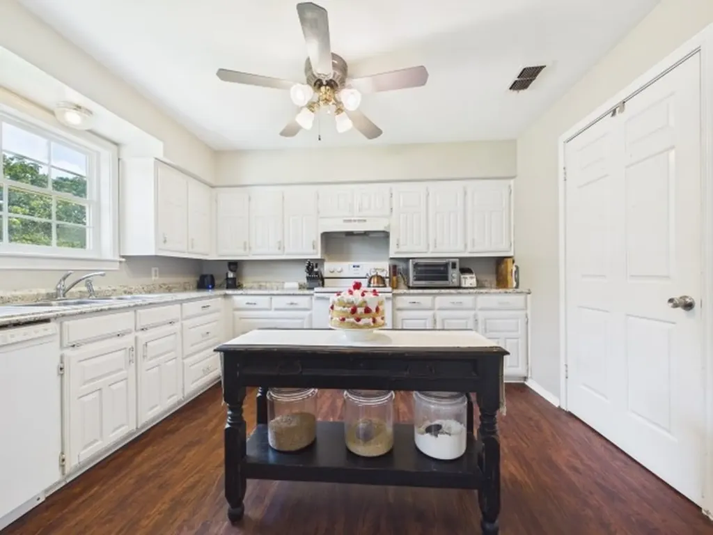 7574 St Highway 64 Ben Wheeler TX 75754