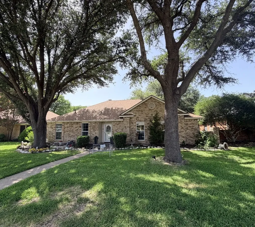 1413 Buena Vista Avenue Garland TX 75043