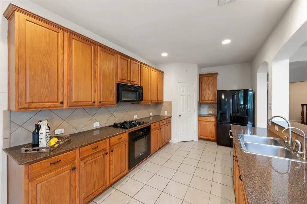 6945 Shoreview Drive Grand Prairie TX 75054