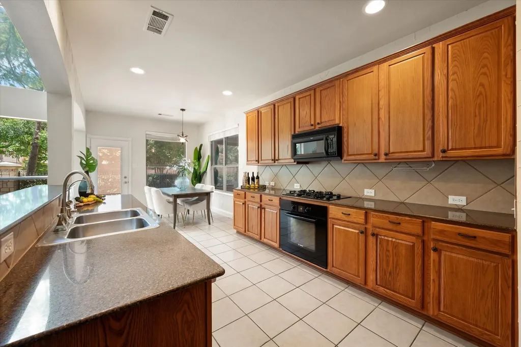 6945 Shoreview Drive Grand Prairie TX 75054
