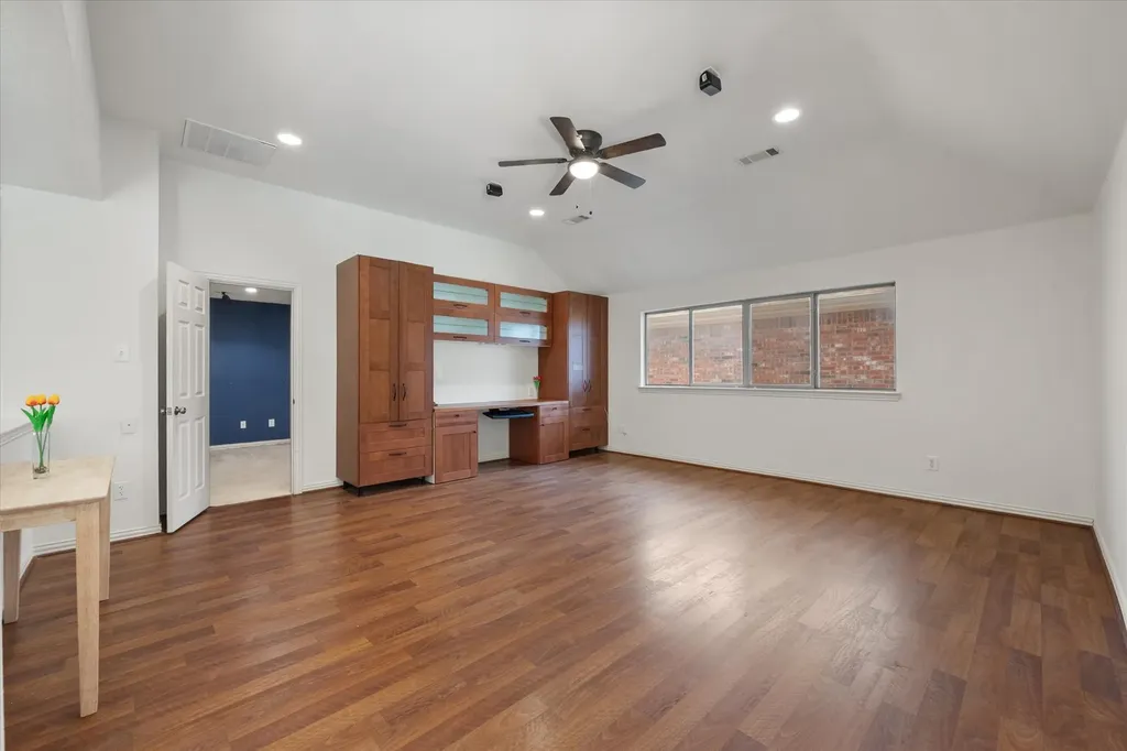 6945 Shoreview Drive Grand Prairie TX 75054