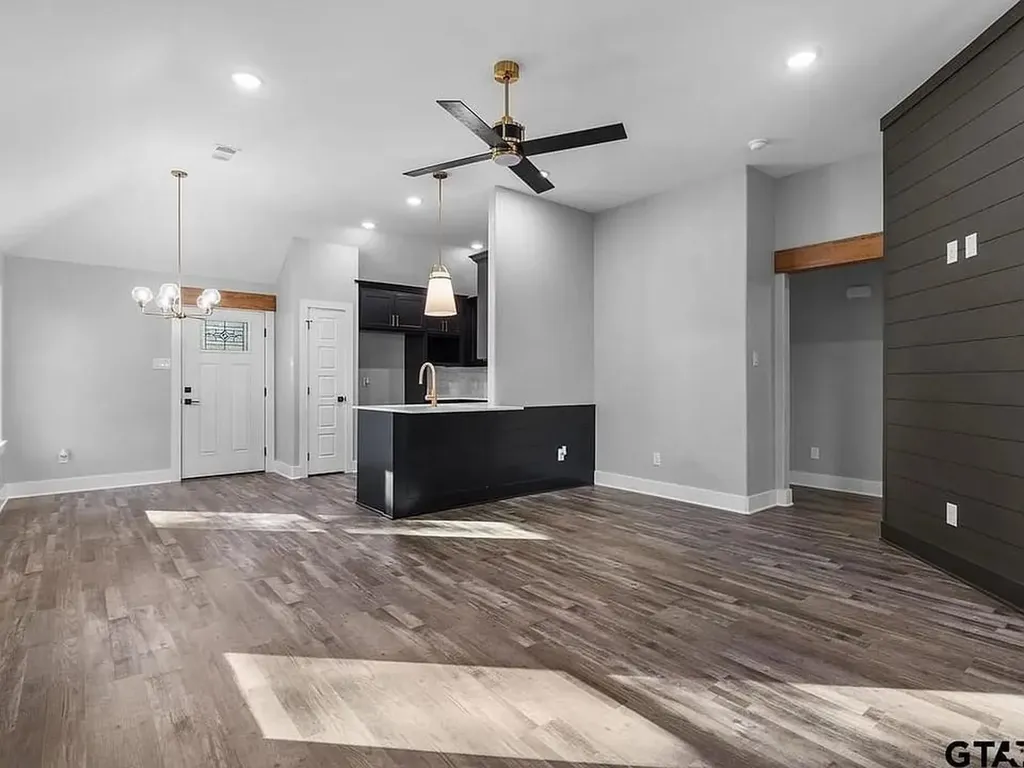 1204 Poplar Street Marshall TX 75670