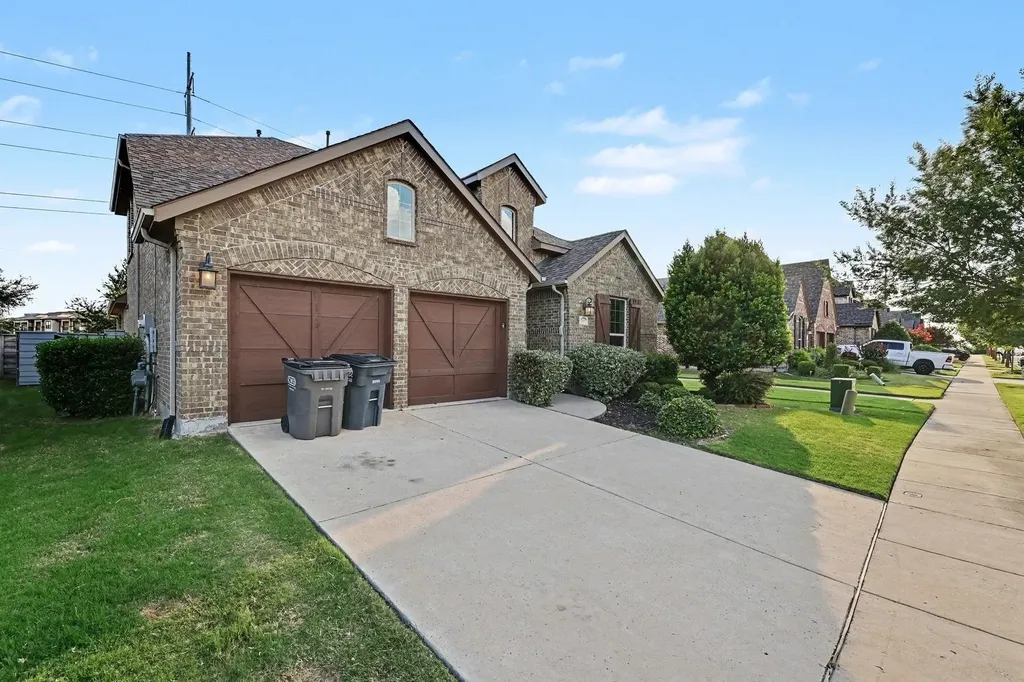 740 Field Crossing Little Elm TX 76227