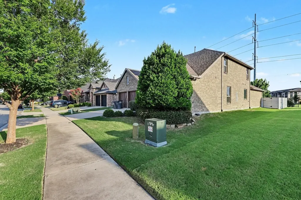 740 Field Crossing Little Elm TX 76227