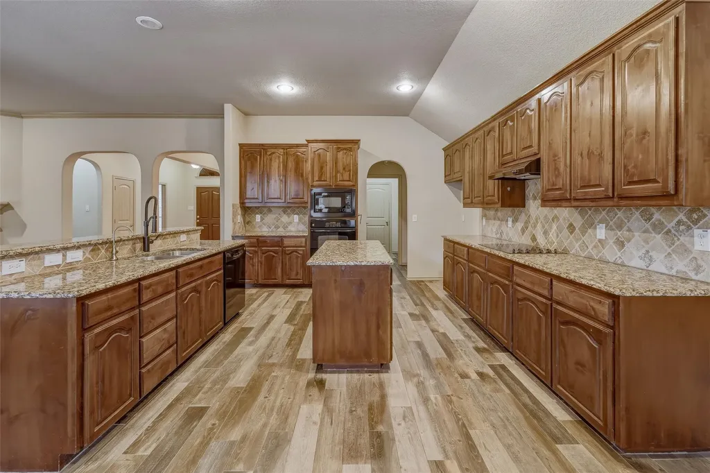 2233 Caroline Drive Weatherford TX 76087