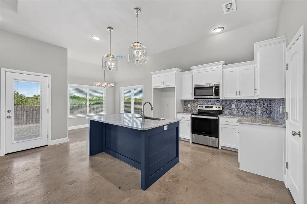 218 Rees Avenue Godley TX 76044