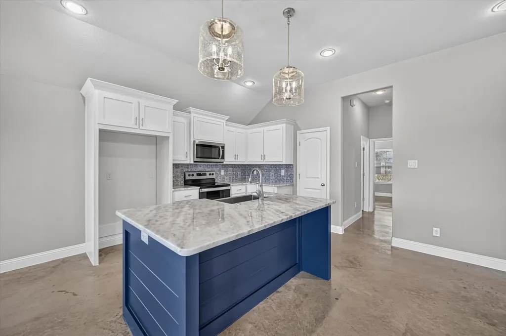 218 Rees Avenue Godley TX 76044