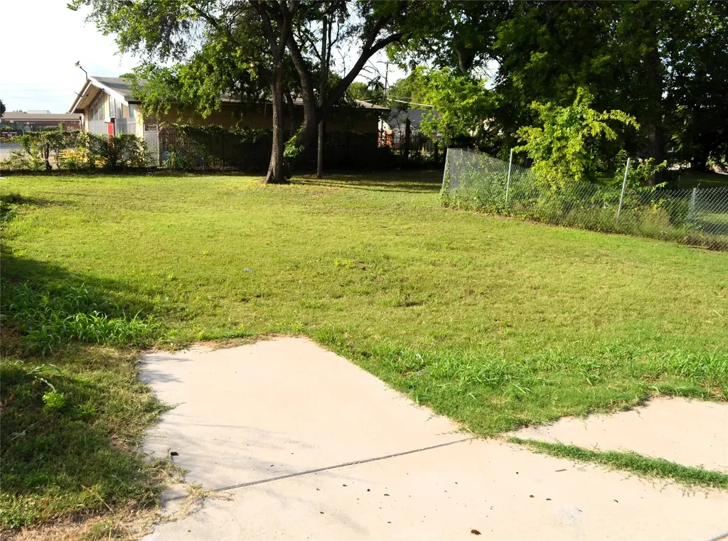 1708 Garden Drive Dallas TX 75215