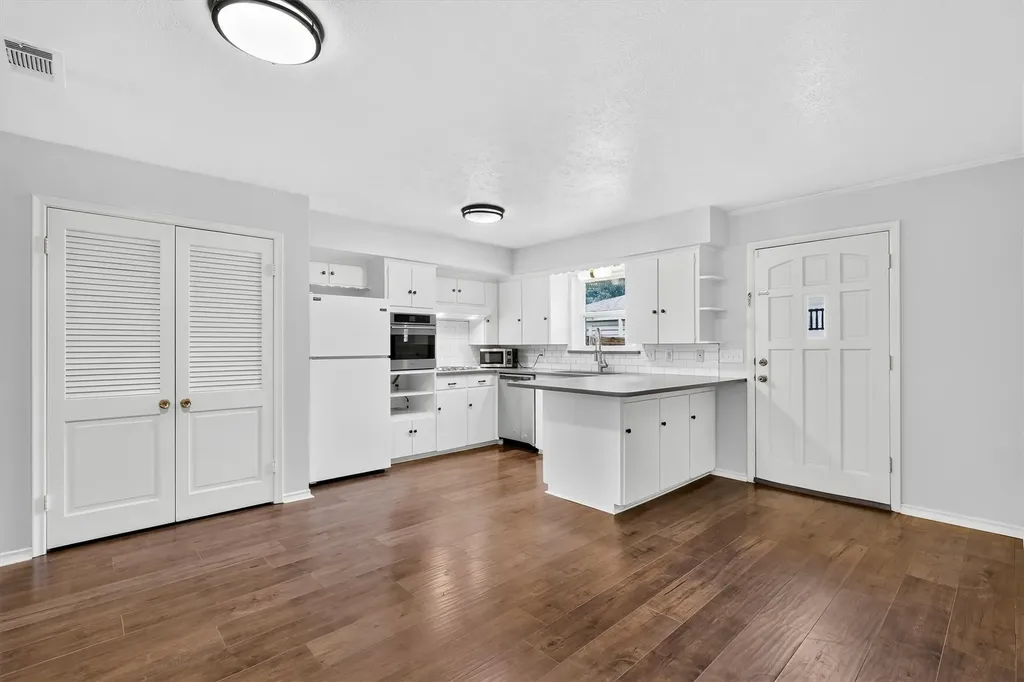 11143 Joymeadow Drive Dallas TX 75218