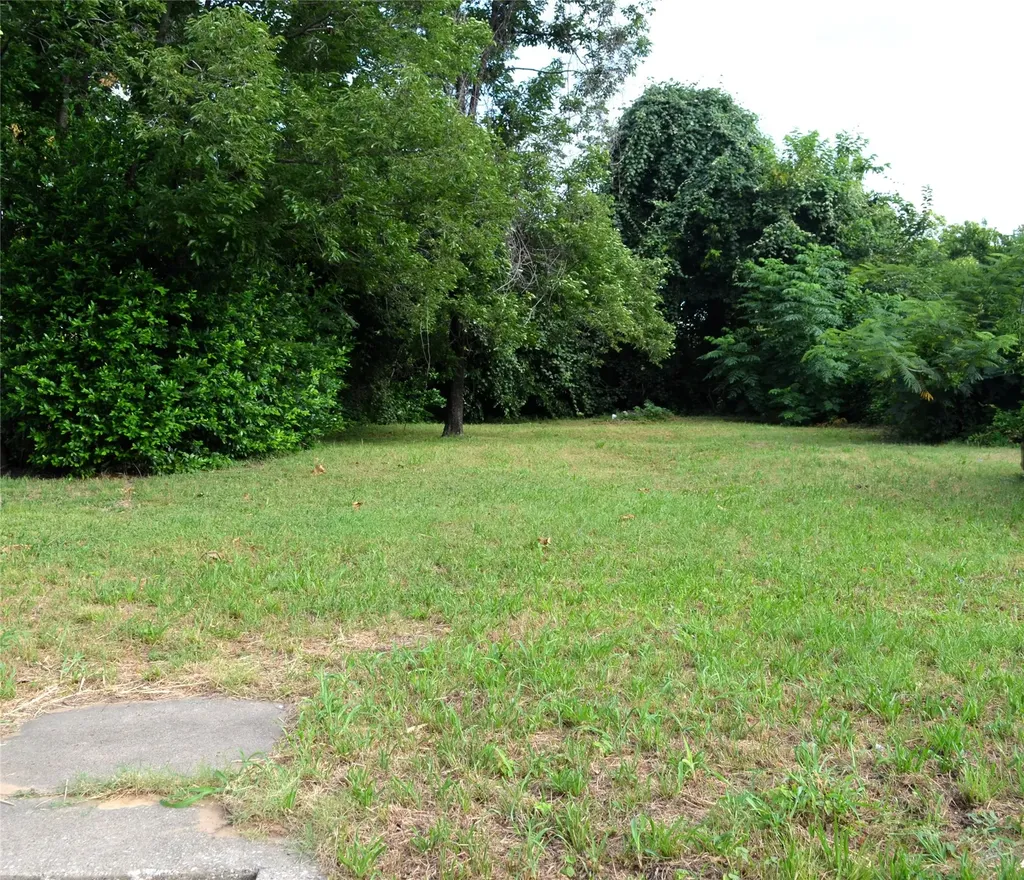 2539 Pine Street Dallas TX 75215
