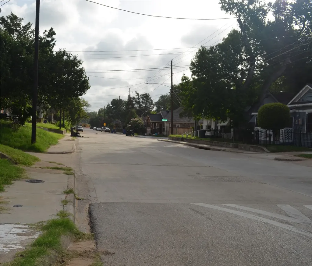 2539 Pine Street Dallas TX 75215