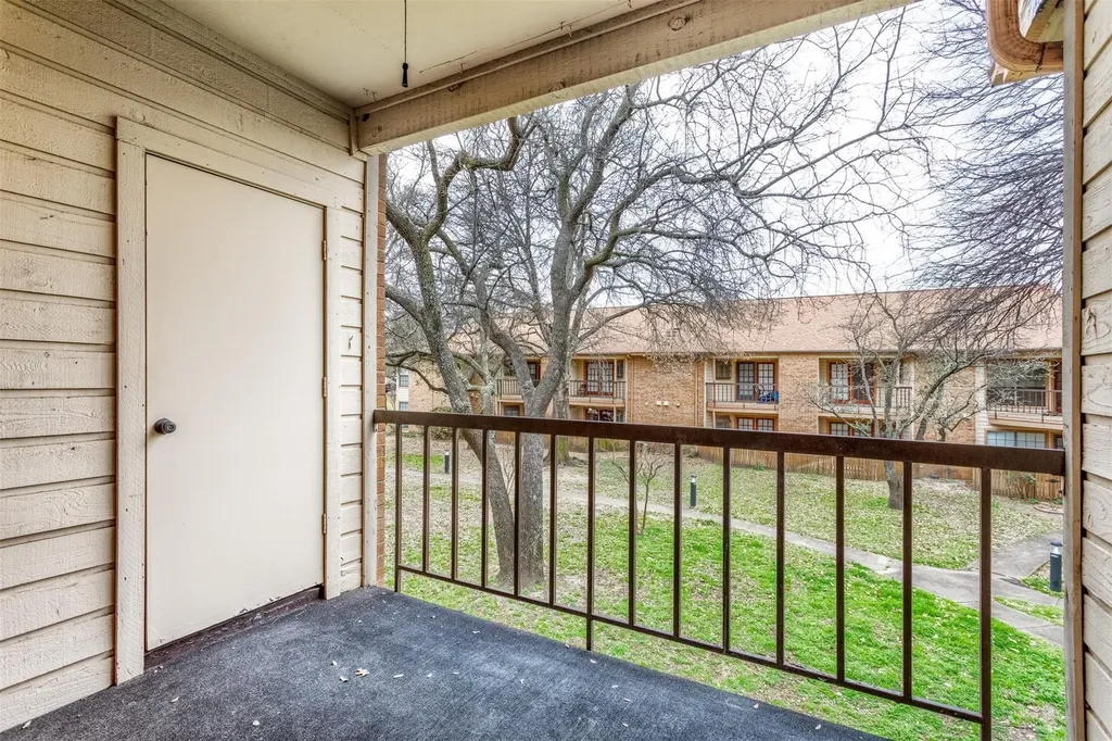 16301 Ledgemont Lane Addison TX 75001