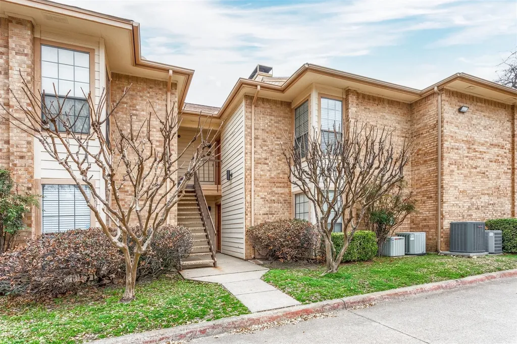 16301 Ledgemont Lane Addison TX 75001