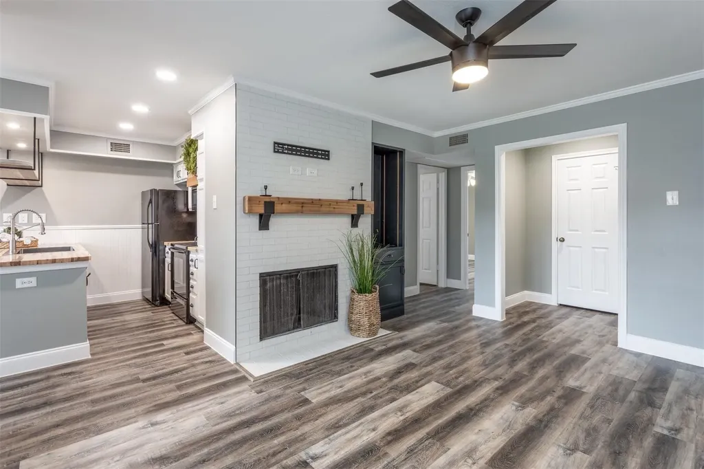 16301 Ledgemont Lane Addison TX 75001