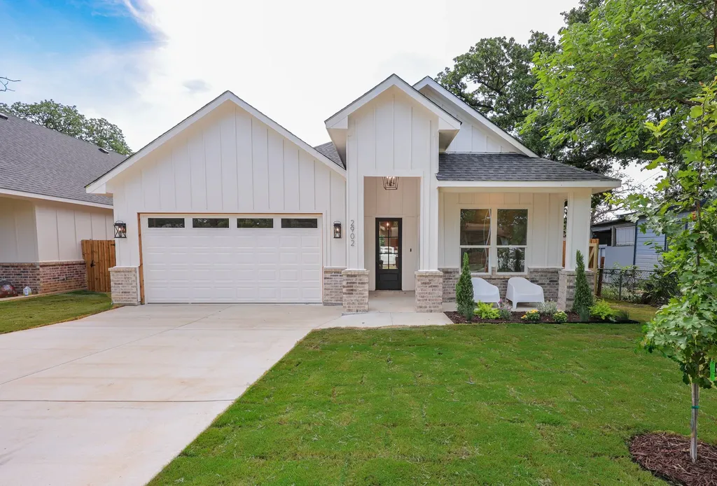 2902 Hiawatha Trail Lake Worth TX 76135