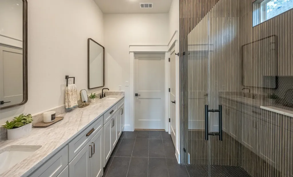 2902 Hiawatha Trail Lake Worth TX 76135