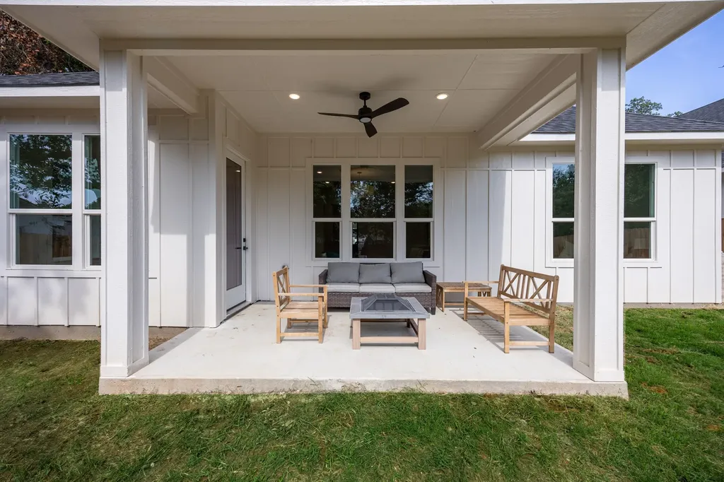 2902 Hiawatha Trail Lake Worth TX 76135