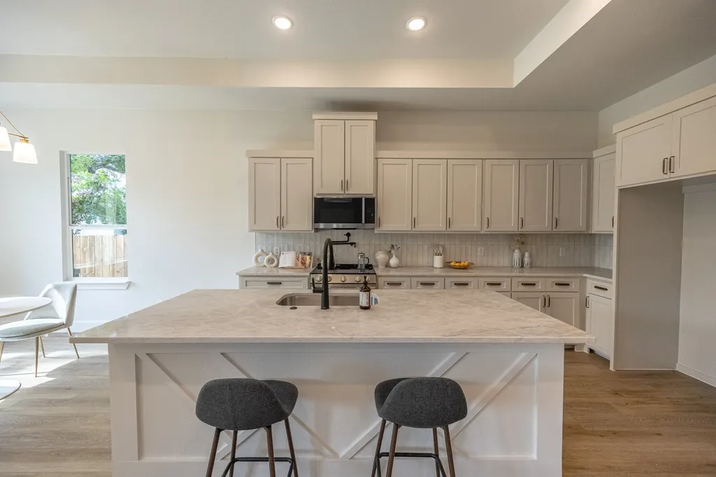 2902 Hiawatha Trail Lake Worth TX 76135